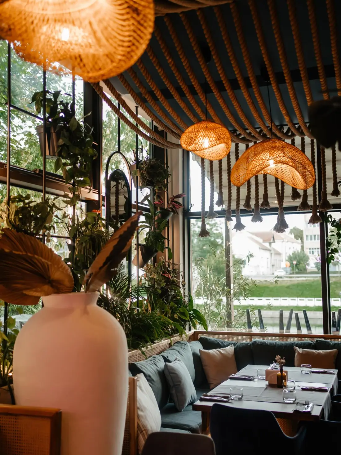Decor interior RIVO Restaurant Oradea